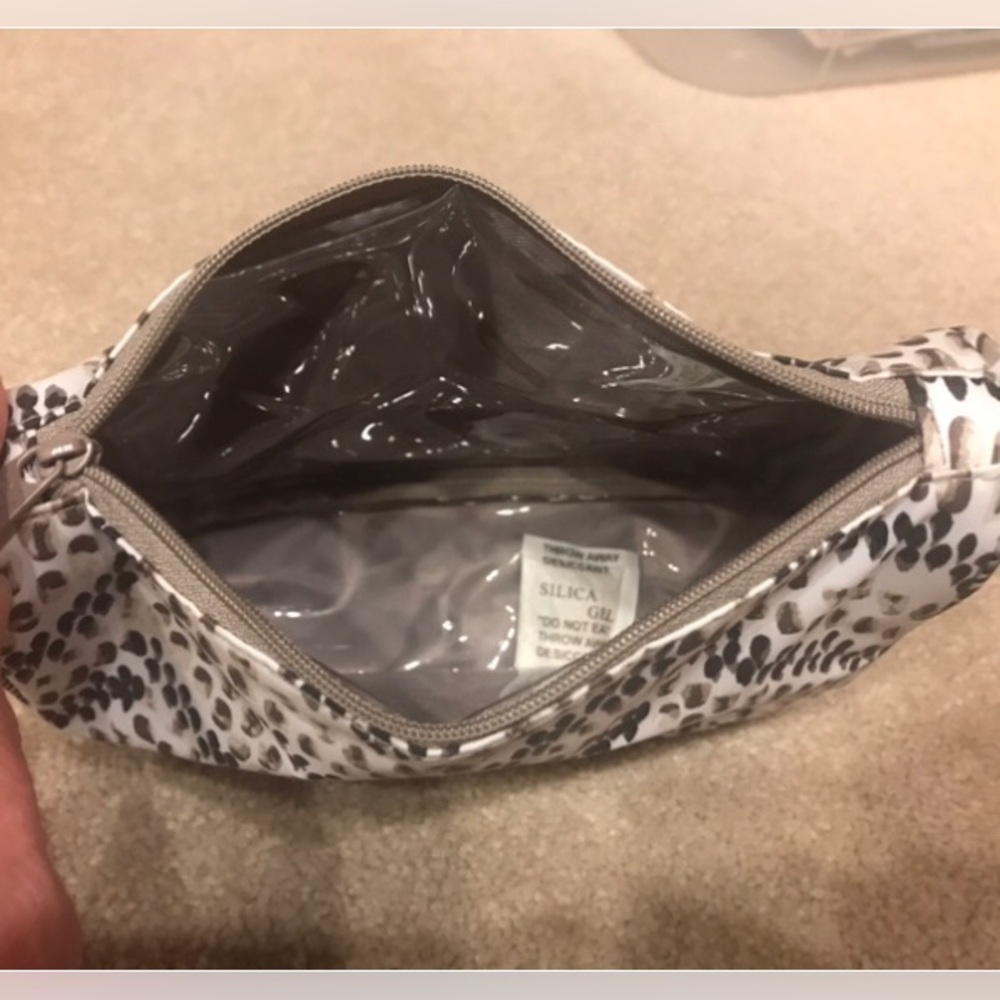 Thirty One Makeup Bag - Picture 2 of 2